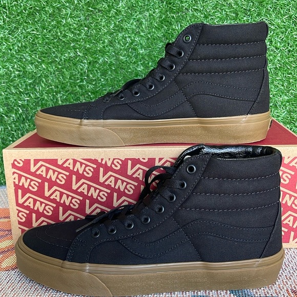 Vans WMNS Sk8-Hi Reissue (Canvas Gum) Black/Lghtgm
VN0A2XSBL0D
Sneakers - Picture 2 of 16